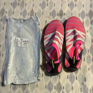 NWT- Pink and Gray Water Slippers